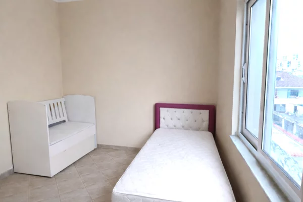 Shtepi me qera Apartament ne Tirane, 2+1, Mobilimi E mobiluar, Pagesa 40,000  Leke.