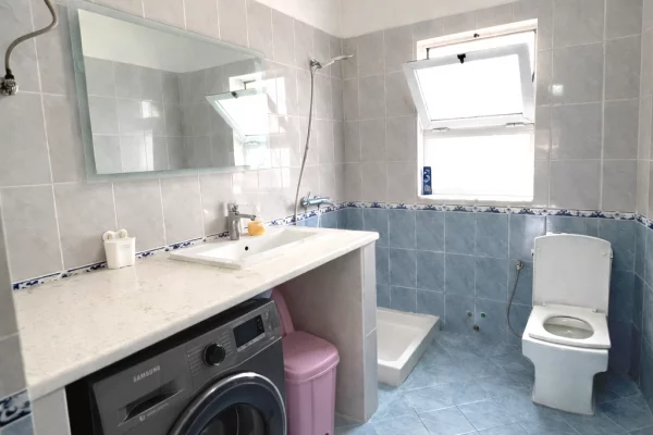 Shtepi me qera Apartament ne Tirane, 2+1, Mobilimi E mobiluar, Pagesa 40,000  Leke.