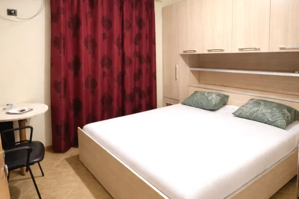 Shtepi me qera Shtepi Private ne Tirane, 1+1, Mobilimi E mobiluar, Pagesa 35,000  Leke.