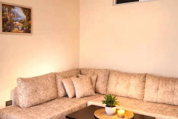 Shtepi me qera Apartament ne Tirane, 1+1, Mobilimi E mobiluar, Pagesa 50,000  Leke.