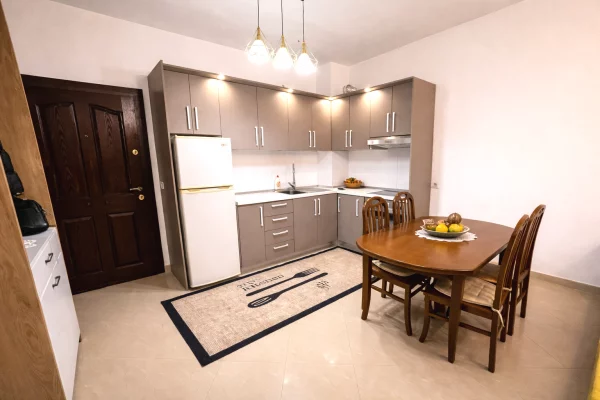 Shtepi me qera Apartament ne Tirane, 1+1, Mobilimi E mobiluar, Pagesa 40,000  Leke.