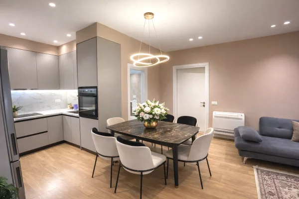 Shtepi me qera Apartament ne Tirane, 2+1, Mobilimi E mobiluar, Pagesa 750  Euro.