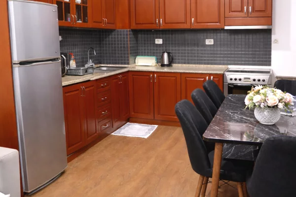 Shtepi me qera Apartament ne Tirane, 2+1, Mobilimi E mobiluar, Pagesa 40,000  Leke.