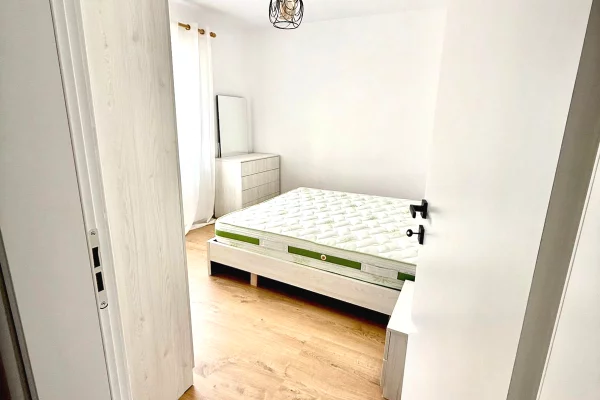 Shtepi me qera Apartament ne Tirane, 1+1, Mobilimi E mobiluar, Pagesa 48,000  Leke.