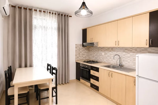 Shtepi me qera Apartament ne Tirane, 1+1, Mobilimi E mobiluar, Pagesa 40,000  Leke.