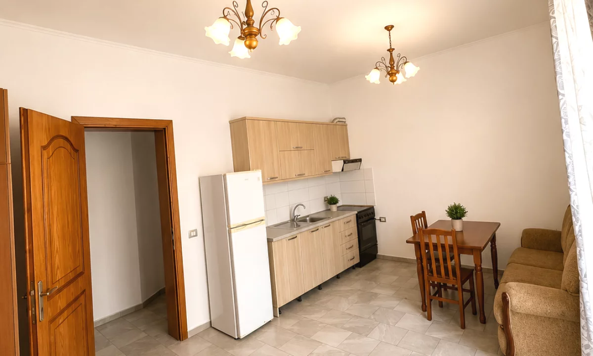 Shtepi me qera Apartament ne Tirane, Garsoniere, Mobilimi E mobiluar, Pagesa 28,000  Leke.