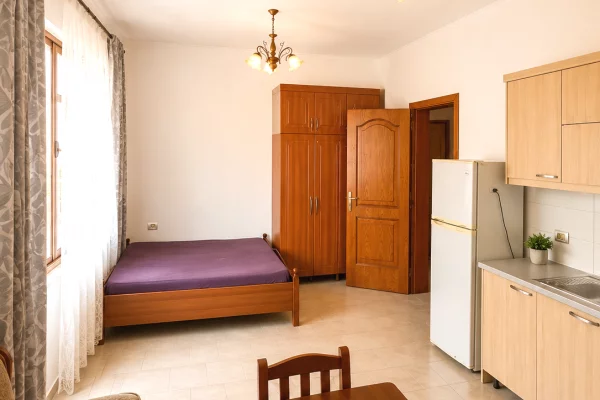 Shtepi me qera Apartament ne Tirane, Garsoniere, Mobilimi E mobiluar, Pagesa 28,000  Leke.