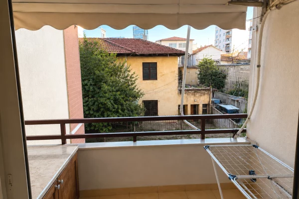 Shtepi me qera Apartament ne Tirane, 1+1, Mobilimi E mobiluar, Pagesa 50,000  Leke.