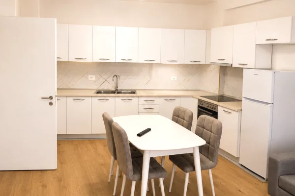 Shtepi me qera Apartament ne Tirane, 2+1, Mobilimi E mobiluar, Pagesa 50,000  Leke.