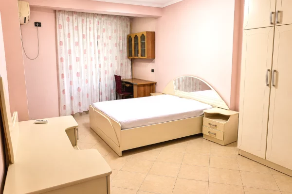 Shtepi me qera Apartament ne Tirane, 2+1, Mobilimi E mobiluar, Pagesa 45,000  Leke.