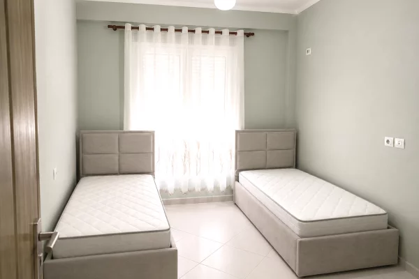 Shtepi me qera Apartament ne Tirane, 2+1, Mobilimi E mobiluar, Pagesa 65,000  Leke.