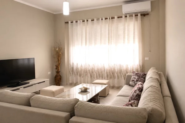 Shtepi me qera Apartament ne Tirane, 2+1, Mobilimi E mobiluar, Pagesa 65,000  Leke.