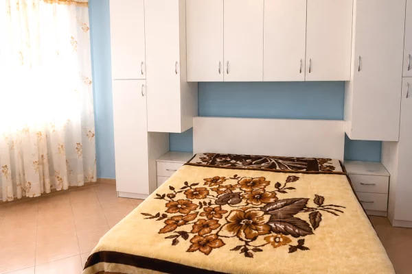 Shtepi me qera 1+1 ne Tirane - 40,000 Leke