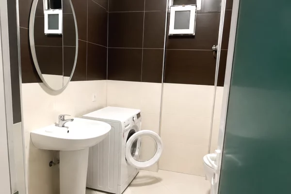 Shtepi me qera Apartament ne Tirane, 1+1, Mobilimi E mobiluar, Pagesa 45,000  Leke.
