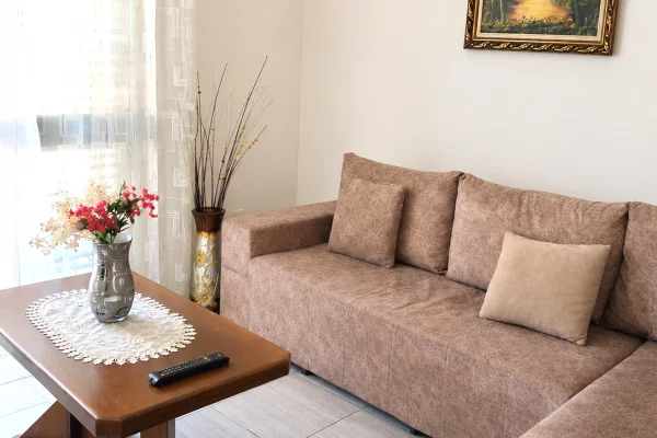 Shtepi me qera Apartament ne Tirane, 2+1, Mobilimi E mobiluar, Pagesa 45,000  Leke.
