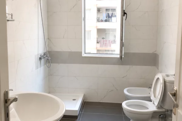 Shtepi me qera Apartament ne Tirane, 1+1, Mobilimi E mobiluar, Pagesa 45,000  Leke.