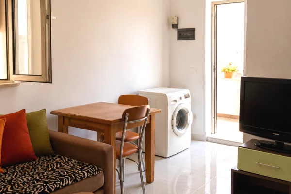 Shtepi me qera Apartament ne Tirane, 1+1, Mobilimi E mobiluar, Pagesa 30,000  Leke.