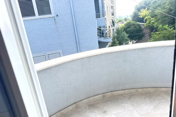 Shtepi me qera Apartament ne Tirane, 1+1, Mobilimi E mobiluar, Pagesa 35,000  Leke.