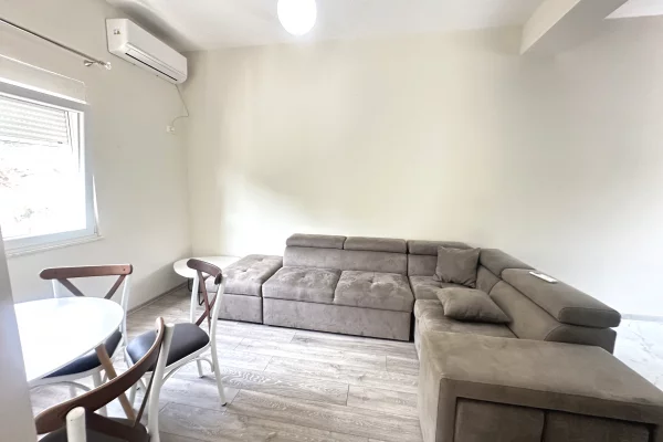 Shtepi me qera Apartament ne Tirane, 1+1, Mobilimi E mobiluar, Pagesa 35,000  Leke.