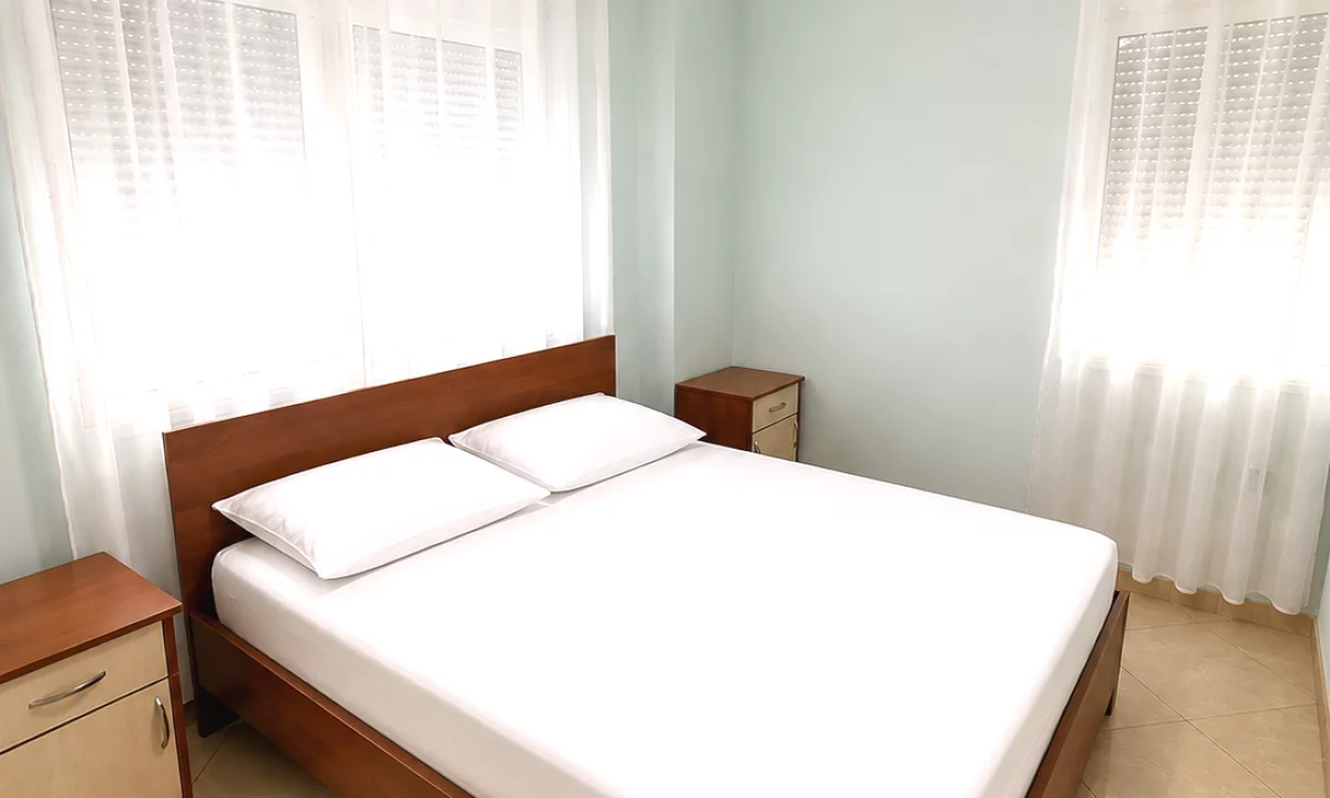 Shtepi me qera Apartament ne Tirane, 2+1, Mobilimi E mobiluar, Pagesa 50,000  Leke.