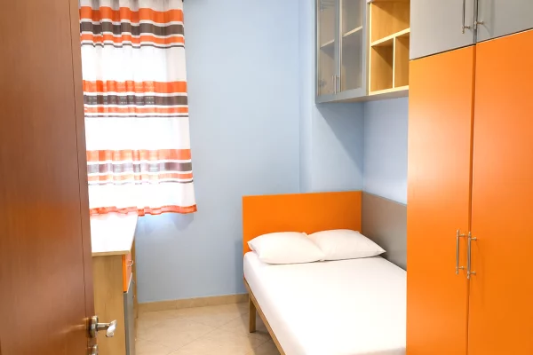 Shtepi me qera Apartament ne Tirane, 2+1, Mobilimi E mobiluar, Pagesa 50,000  Leke.