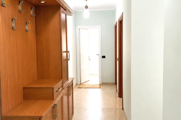 Shtepi me qera Apartament ne Tirane, 2+1, Mobilimi E mobiluar, Pagesa 50,000  Leke.