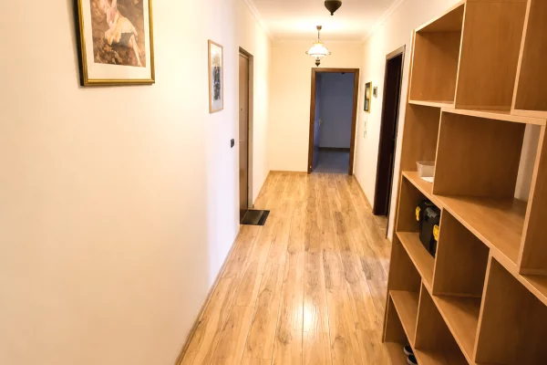 Shtepi me qera Apartament ne Tirane, 2+1, Mobilimi E mobiluar, Pagesa 85,000  Leke.