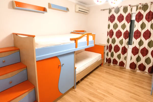 Shtepi me qera Apartament ne Tirane, 2+1, Mobilimi E mobiluar, Pagesa 85,000  Leke.