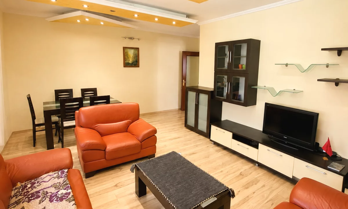 Shtepi me qera Apartament ne Tirane, 2+1, Mobilimi E mobiluar, Pagesa 85,000  Leke.