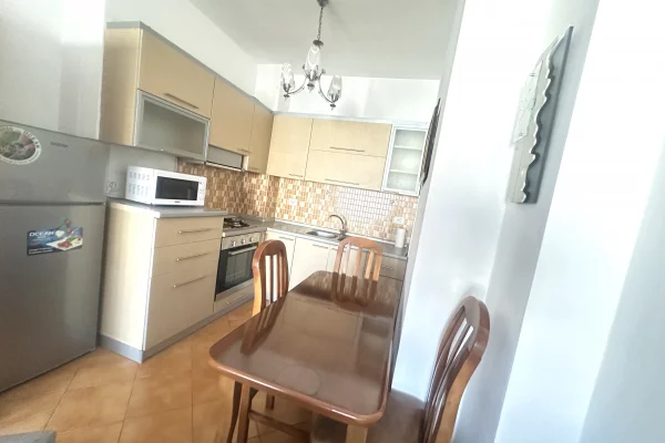 Shtepi me qera Apartament ne Tirane, 1+1, Mobilimi E mobiluar, Pagesa 45,000  Leke.