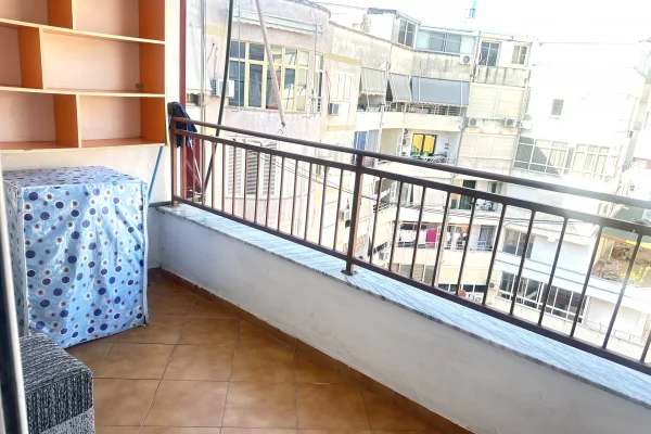 Shtepi me qera Apartament ne Tirane, 1+1, Mobilimi E mobiluar, Pagesa 45,000  Leke.