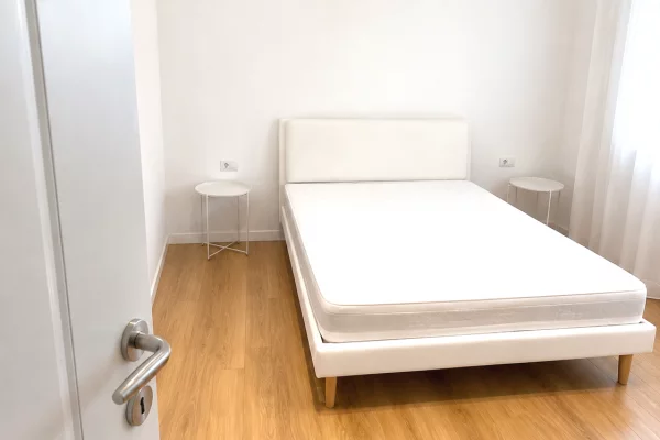 Shtepi me qera Apartament ne Tirane, 1+1, Mobilimi E mobiluar, Pagesa 40,000  Leke.