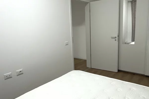 Shtepi me qera Apartament ne Tirane, 1+1, Mobilimi E mobiluar, Pagesa 40,000  Leke.