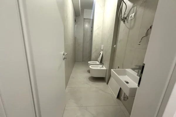 Shtepi ne shitje Apartament ne Tirane, 2+1, Mobilimi Bosh, pa mobiluar, Pagesa 16,900,000  Leke.