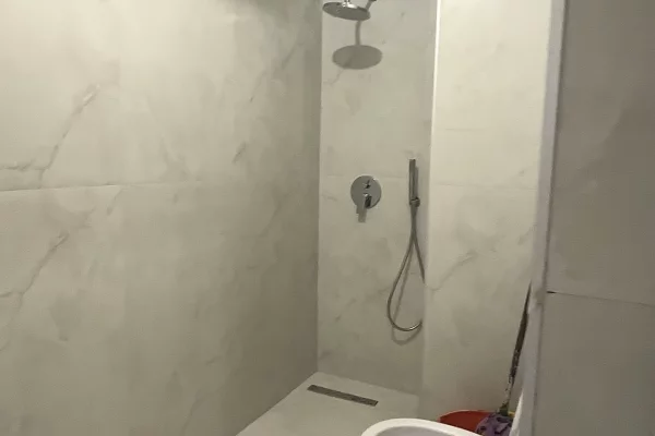 Shtepi ne shitje Apartament ne Tirane, 2+1, Mobilimi Bosh, pa mobiluar, Pagesa 16,900,000  Leke.