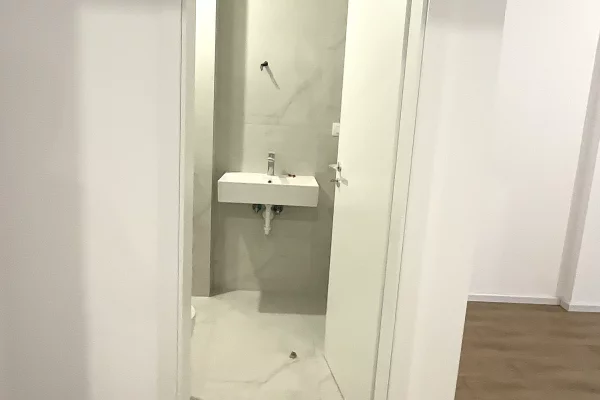 Shtepi ne shitje Apartament ne Tirane, 2+1, Mobilimi Bosh, pa mobiluar, Pagesa 16,900,000  Leke.