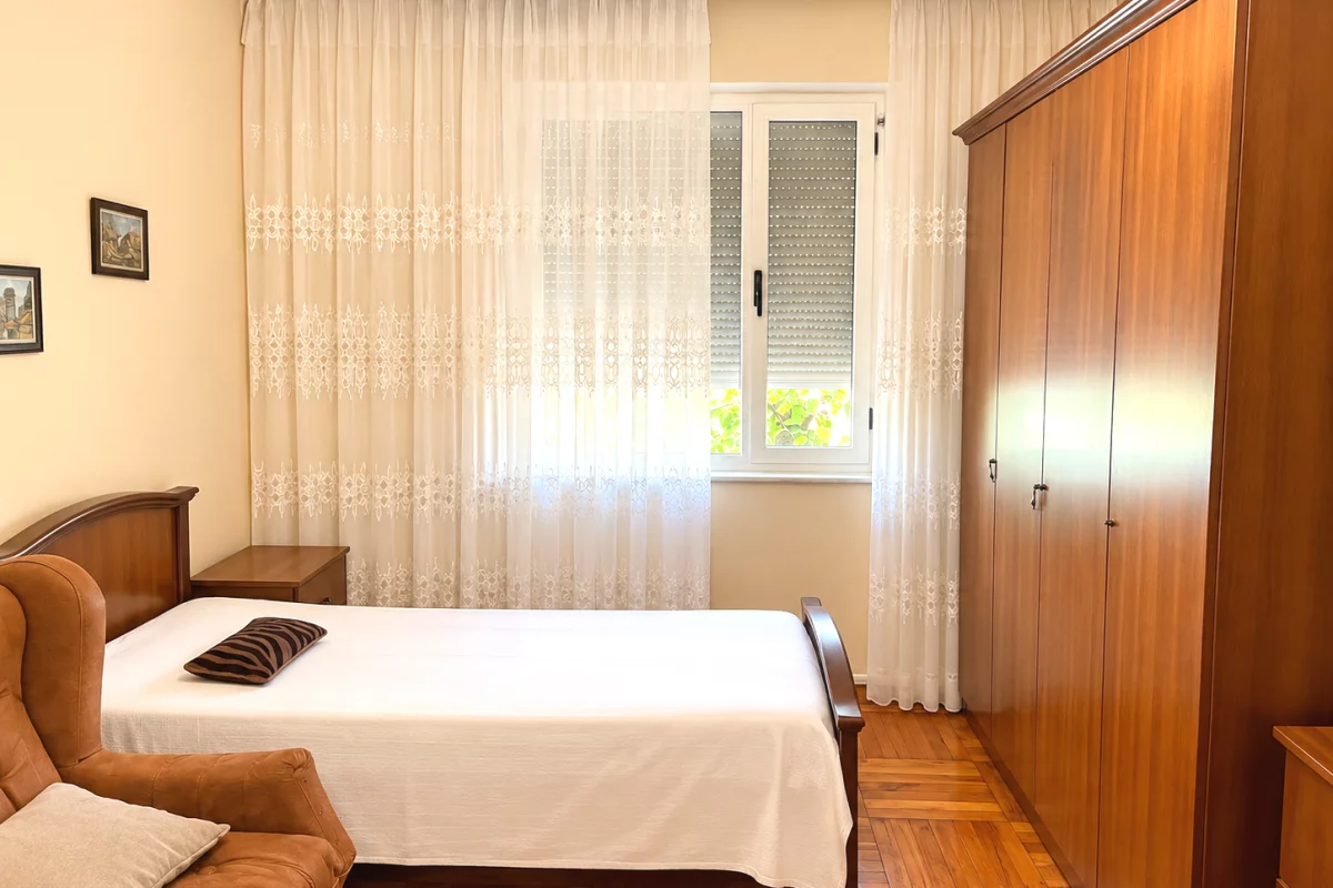 Shtepi me qera Apartament ne Tirane, 2+1, Mobilimi E mobiluar, Pagesa 650  Euro.