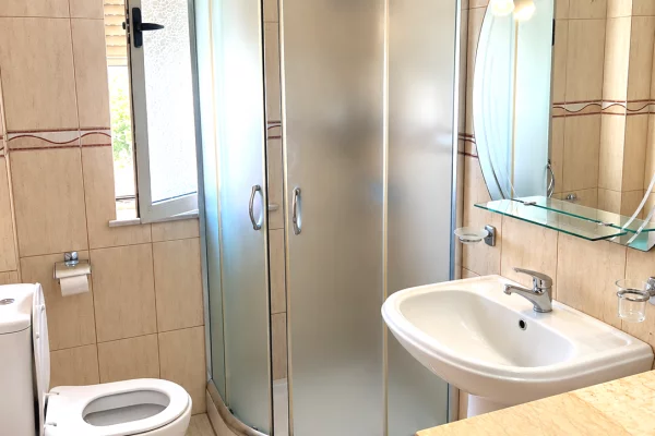 Shtepi me qera Apartament ne Tirane, 2+1, Mobilimi E mobiluar, Pagesa 650  Euro.