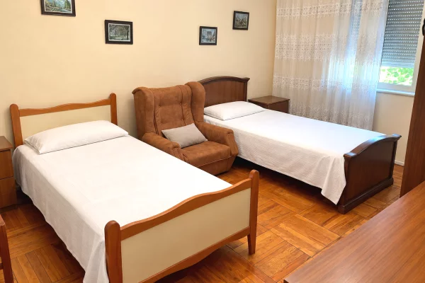 Shtepi me qera Apartament ne Tirane, 2+1, Mobilimi E mobiluar, Pagesa 650  Euro.