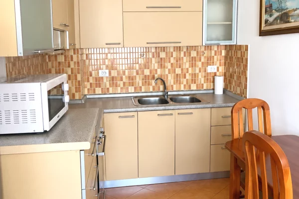 Shtepi me qera Apartament ne Tirane, 1+1, Mobilimi E mobiluar, Pagesa 45,000  Leke.