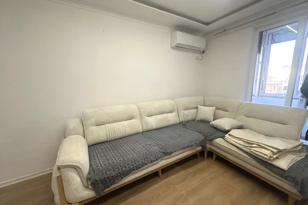 Shtepi me qera Apartament ne Tirane, 1+1, Mobilimi E mobiluar, Pagesa 50,000  Leke.
