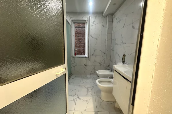 Shtepi me qera Apartament ne Tirane, 1+1, Mobilimi E mobiluar, Pagesa 50,000  Leke.