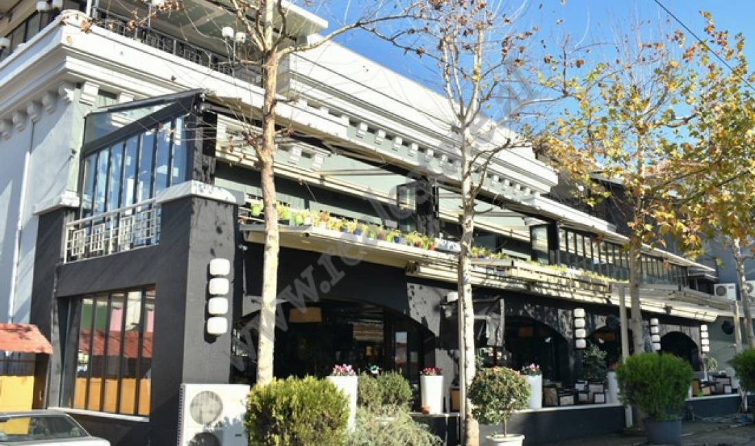 Buze rruge kryesore jepet me qera ambient komercial Qyteti Studenti!