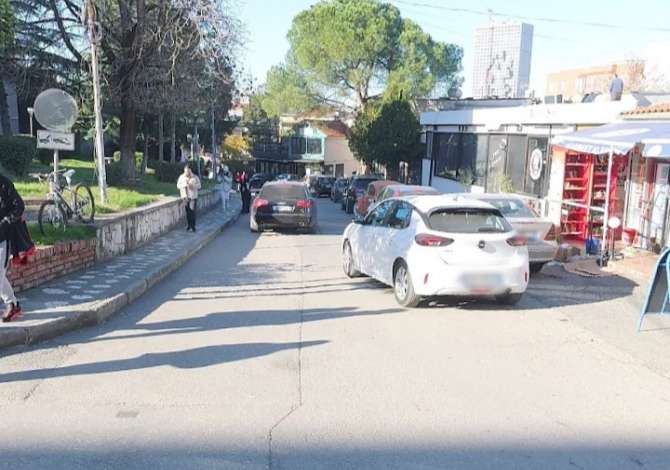 Jepet me qera ambient buze rruge Qyteti Studenti