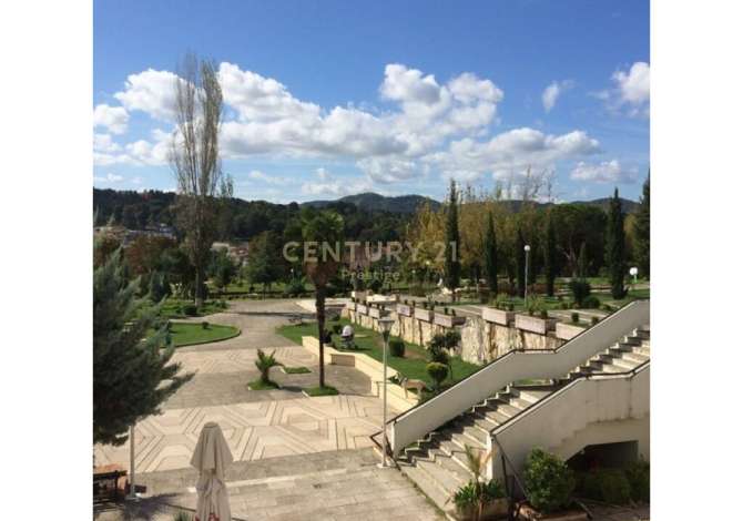 AMBIENT KOMERCIAL BUZE RRUGE ME QIRA TEK QYTETI STUDENTI, TIRANE