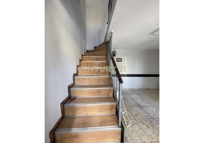 Ambient biznesi me qera 3+1 ne Tirane - 350 Euro