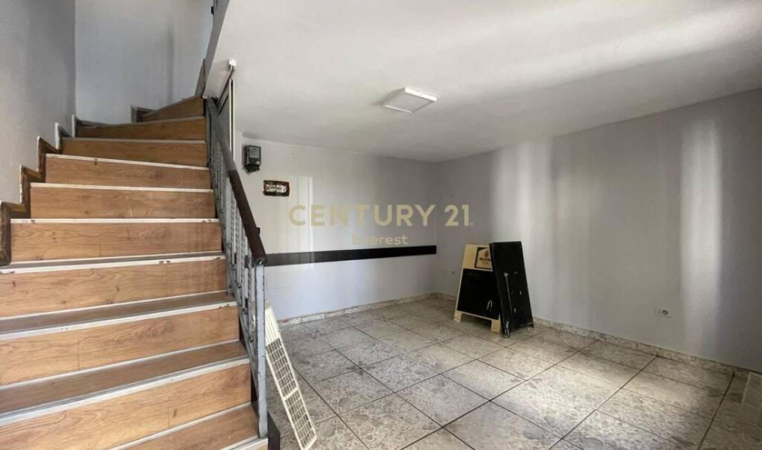 KAFE FLORA, JAPIM AMBJENT PER ZYRE ME QIRA!