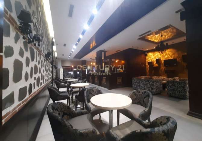 Ambient biznesi me qera 2+1 ne Tirane - 900 Euro