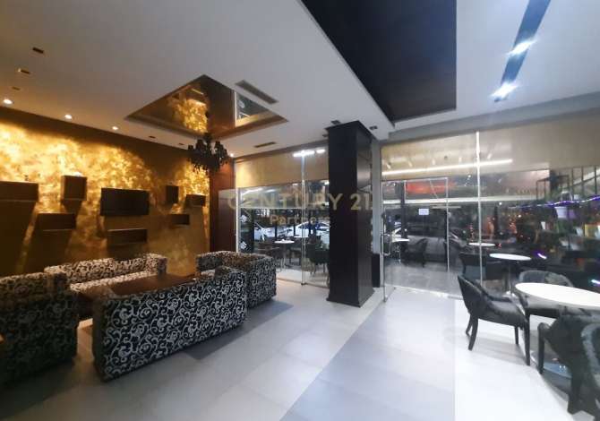 JAPIM ME QIRA BAR-KAFE NE YZBERISHT