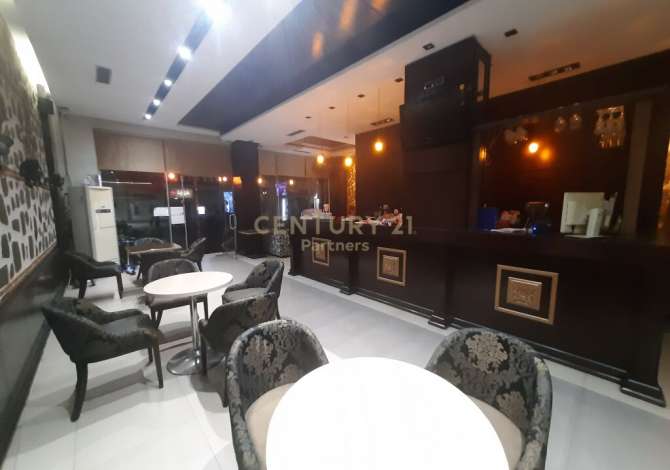 JAPIM ME QIRA BAR-KAFE NE YZBERISHT